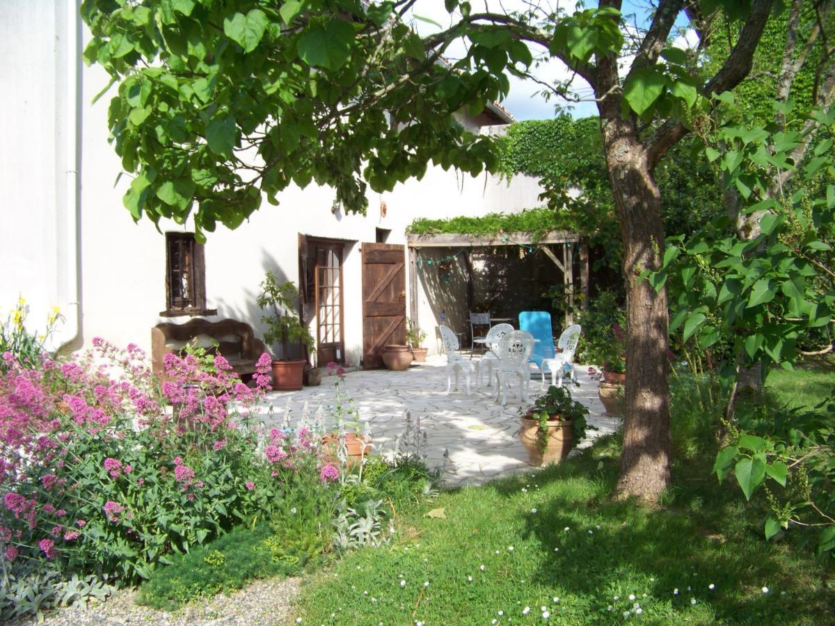 Grande Maison Atypique Le Burgaud Luaran gambar